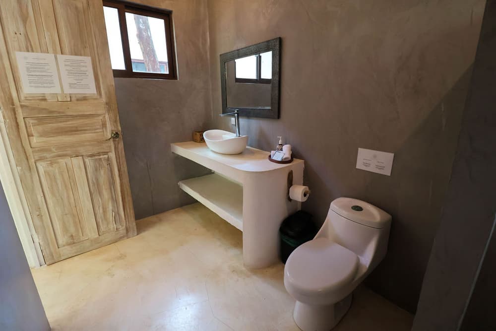 shared room bathroom